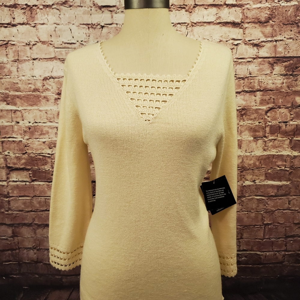 Ladies Top ~ NWT